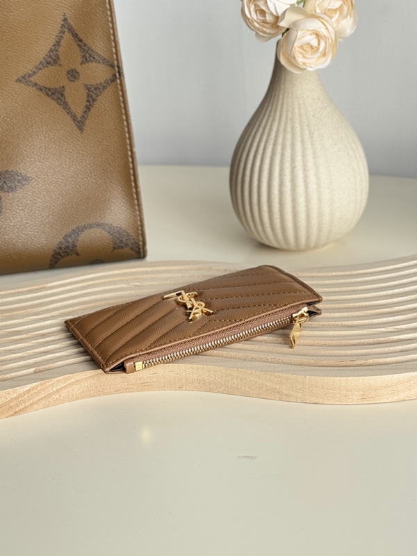 イヴサンローラン財布側面デザイン